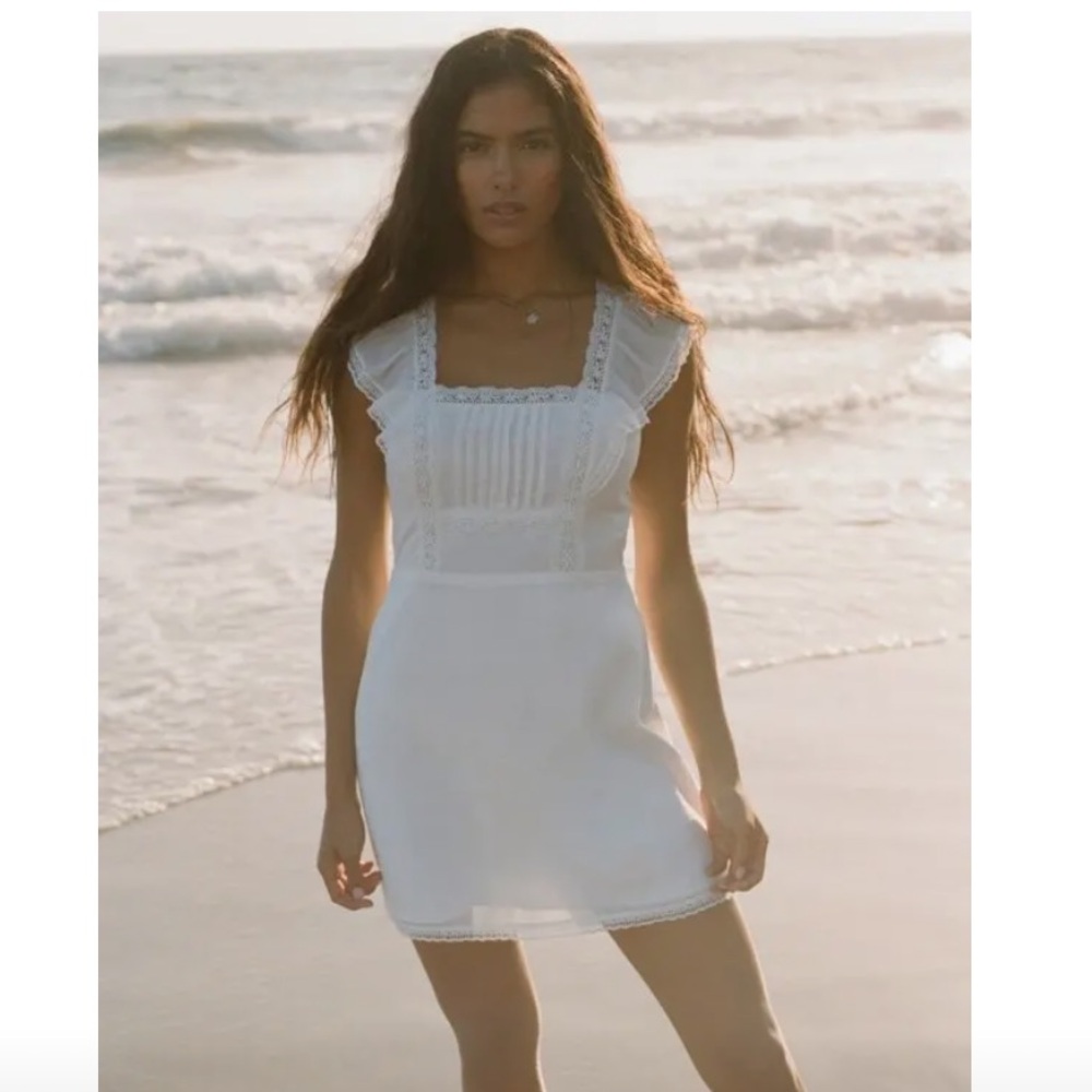 NWT Abercrombie & Fitch white open back lace mini dress